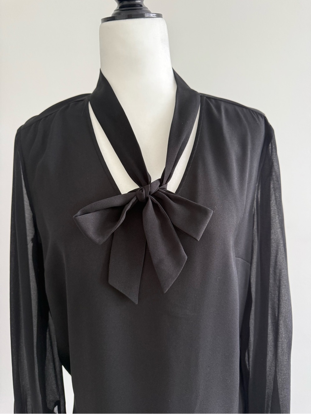 RW&CO. Black Long Sleeve Bow Tie Blouse with Sheet Sleeves